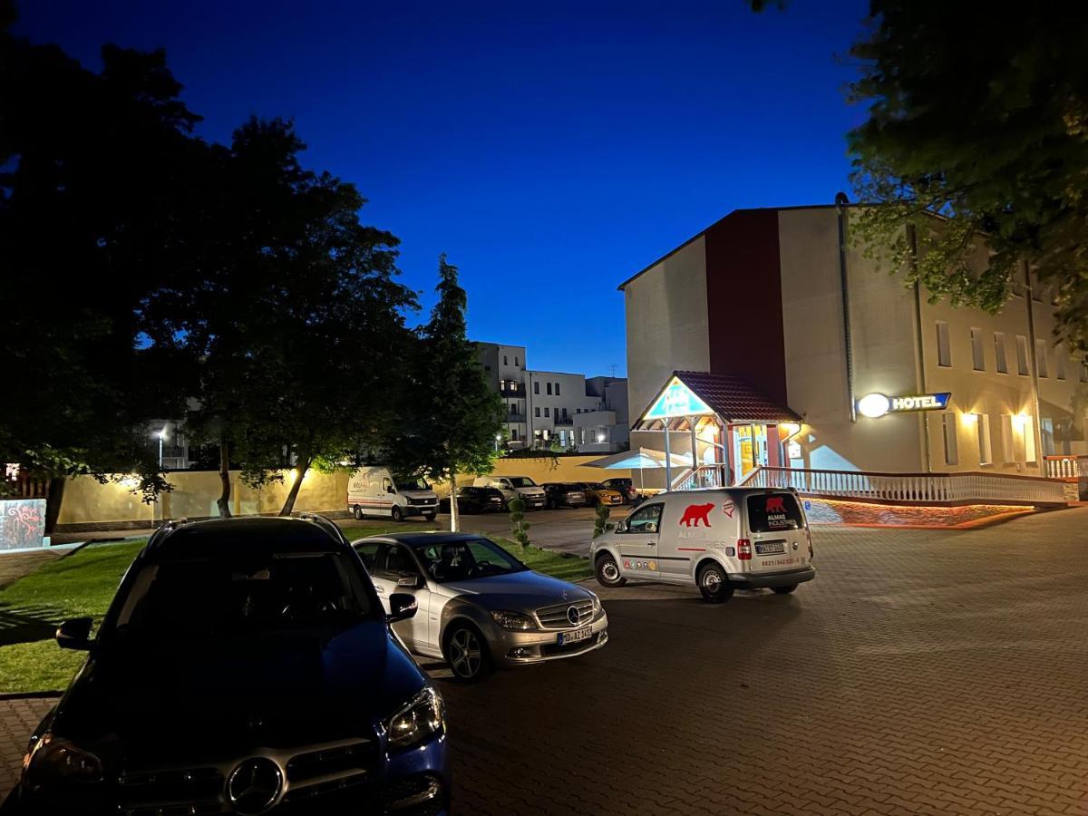 Hotel Medaillon Magdeburg Bagian luar foto