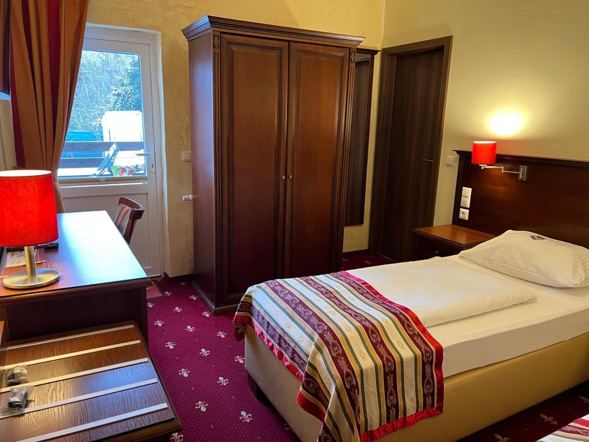 Hotel Medaillon Magdeburg Bagian luar foto