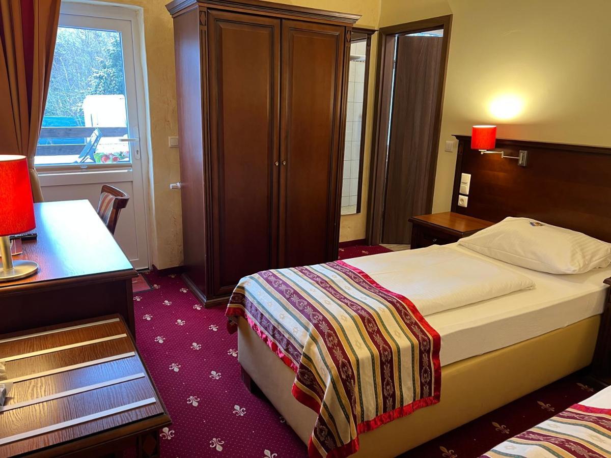 Hotel Medaillon Magdeburg Bagian luar foto