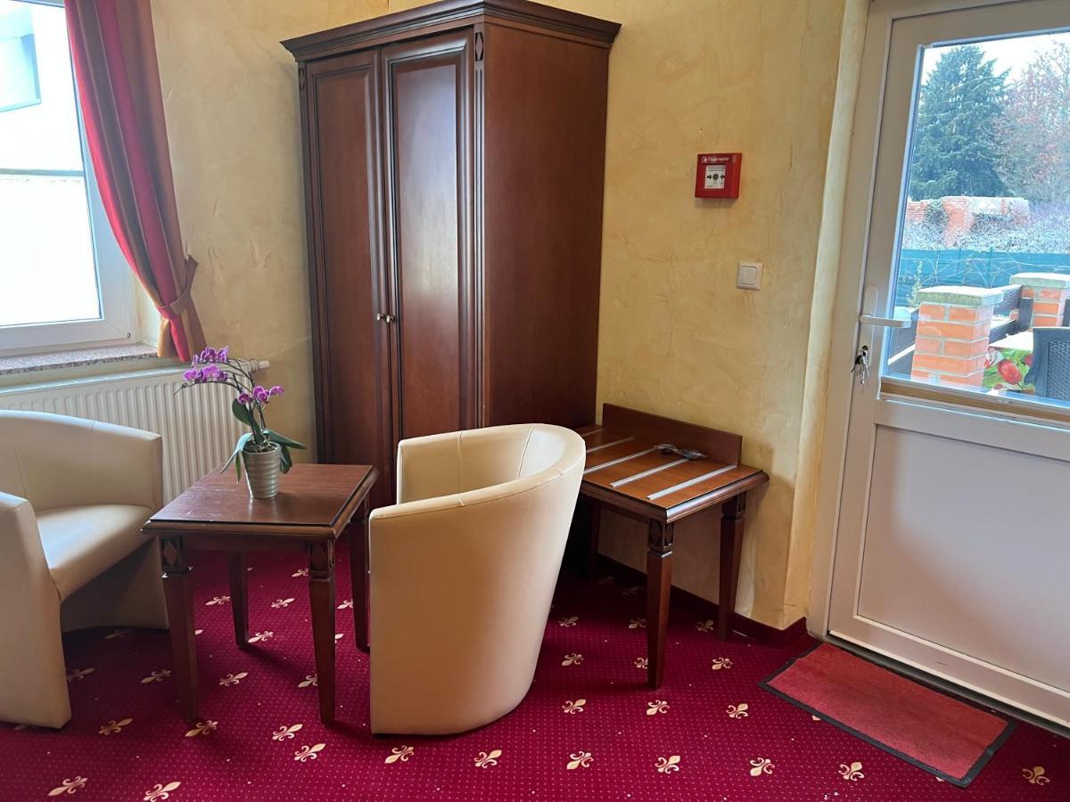Hotel Medaillon Magdeburg Bagian luar foto