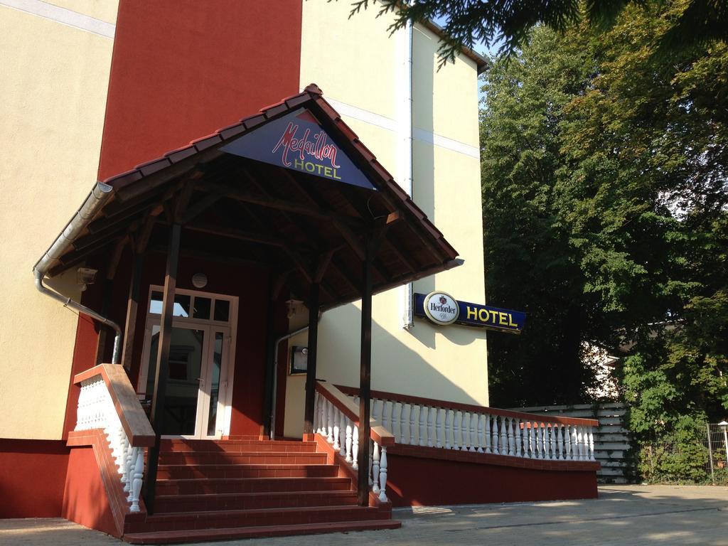Hotel Medaillon Magdeburg Bagian luar foto