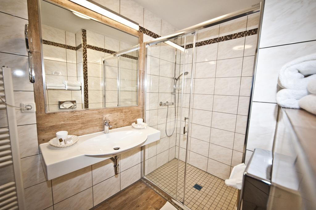 Hotel Medaillon Magdeburg Bagian luar foto