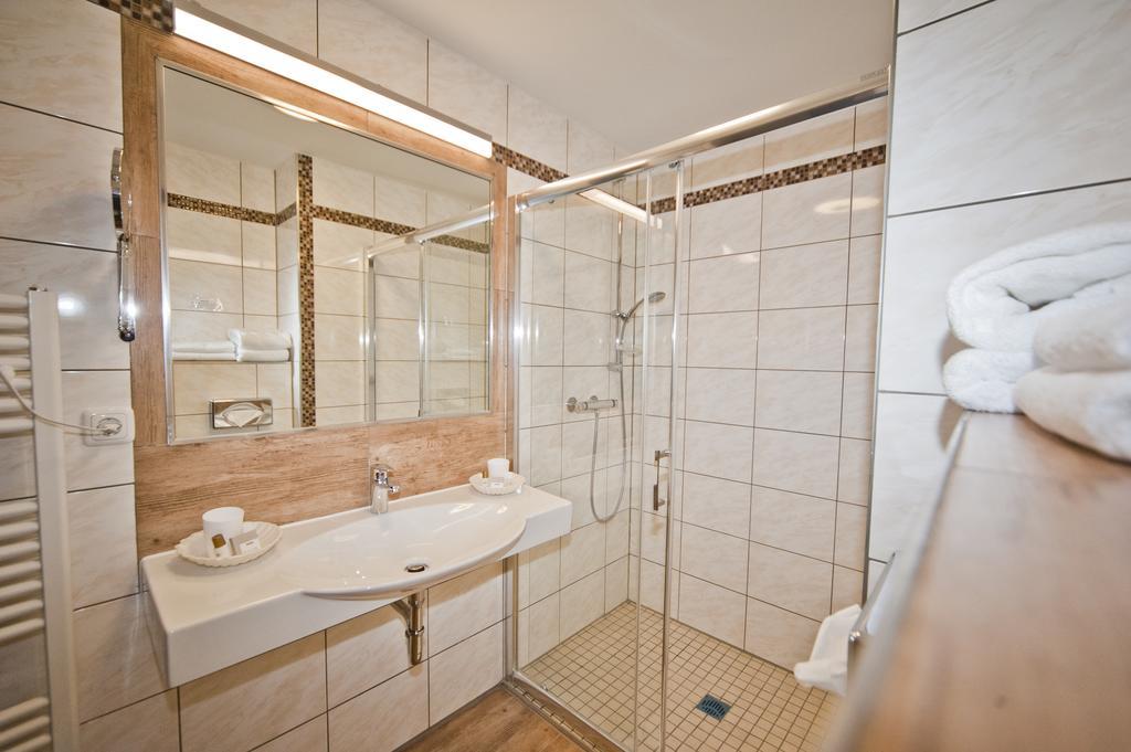 Hotel Medaillon Magdeburg Bagian luar foto