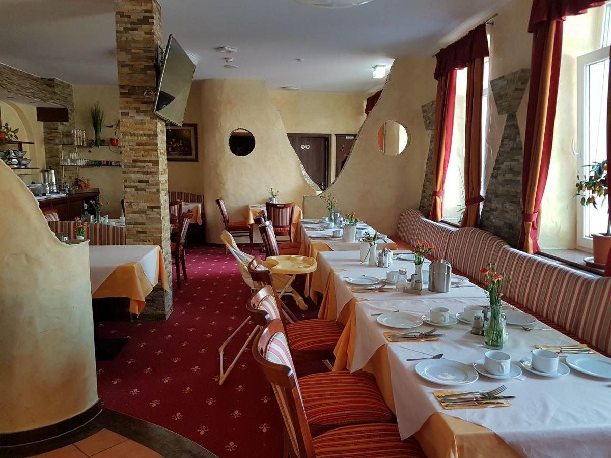 Hotel Medaillon Magdeburg Bagian luar foto