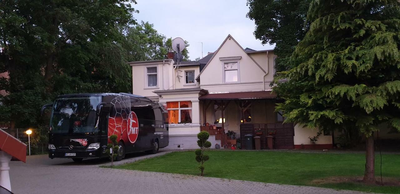Hotel Medaillon Magdeburg Bagian luar foto
